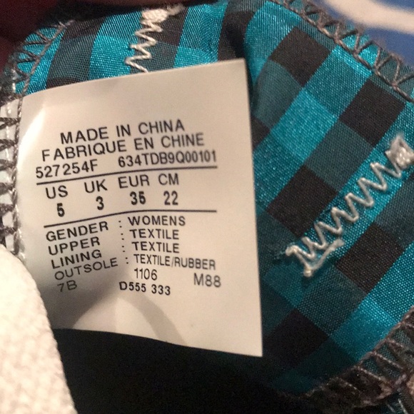 Never worn Converse shoes - Picture 4 of 4